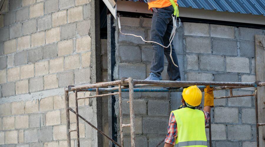 Professional gutter cleaning in Alhambra, CA